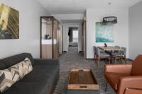 Ein Sitzbereich in der Unterkunft SpringHill Suites by Marriott Myrtle Beach Oceanfront