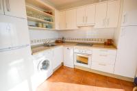 Kuchyňa alebo kuchynka v ubytovaní La Fuente APT6, Frigiliana Amazing 2 bedroom Family Apartment with views, Padel Court and 2 Pools HansOnHoliday Rentals