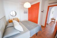 Posteľ alebo postele v izbe v ubytovaní La Fuente APT6, Frigiliana Amazing 2 bedroom Family Apartment with views, Padel Court and 2 Pools HansOnHoliday Rentals