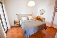 Posteľ alebo postele v izbe v ubytovaní La Fuente APT6, Frigiliana Amazing 2 bedroom Family Apartment with views, Padel Court and 2 Pools HansOnHoliday Rentals