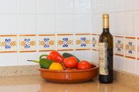 Nápoje v ubytovaní La Fuente APT6, Frigiliana Amazing 2 bedroom Family Apartment with views, Padel Court and 2 Pools HansOnHoliday Rentals
