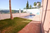 Bazén v ubytovaní La Fuente APT6, Frigiliana Amazing 2 bedroom Family Apartment with views, Padel Court and 2 Pools HansOnHoliday Rentals alebo v jeho blízkosti