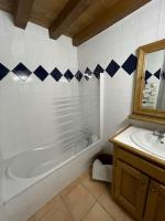 Łazienka w obiekcie Courchevel 1650 appartement cosy 6 personnes