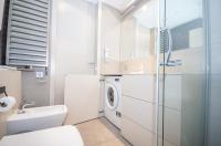 Kúpeľňa v ubytovaní InPoint Central Suites with Parking Available