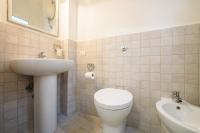 A bathroom at A Due Passi Da Toledo