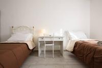 A bed or beds in a room at A Due Passi Da Toledo