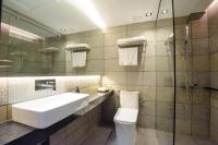 Ein Badezimmer in der Unterkunft GLOW PARK HOTEL Grand Royal Palace