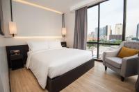 Ein Bett oder Betten in einem Zimmer der Unterkunft GLOW PARK HOTEL Grand Royal Palace