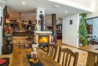 O bucătărie sau chicinetă la Hotel Center Bohinjsko Jezero