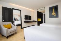 Ein Bett oder Betten in einem Zimmer der Unterkunft GLOW PARK HOTEL Grand Royal Palace