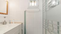 Kúpeľňa v ubytovaní Perles du Soleil- 12- Maison moderne- 5 pers