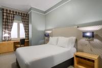 Posteľ alebo postele v izbe v ubytovaní Hotel Larios Málaga