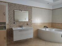 A bathroom at Genoard
