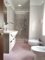 A bathroom at Genoard