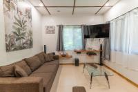 Alona Apartmentsにあるテレビまたはエンターテインメントセンター