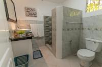 Alona Apartmentsにあるバスルーム