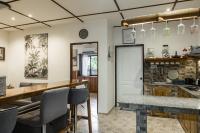 Alona Apartmentsにあるキッチンまたは簡易キッチン