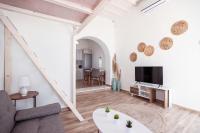 TV a/nebo společenská místnost v ubytování Whitelist Maisonette I and II in Mykonos Town