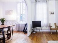 Televízia a/alebo spoločenská miestnosť v ubytovaní GoldSwan, Chic et Confortable au Coeur de Troyes !