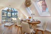 a dining room with a table and chairs at Seebrise Zingst in Zingst