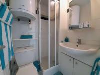 Kúpeľňa v ubytovaní Appartement cosy à Carnac, 2 pièces, proche plages et thalasso, balcon sud, parking, animal accepté - FR-1-477-221