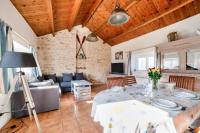 Posedenie v ubytovaní Maison avec jardin à 200m de la plage La Cantine
