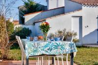 Vonkajšia záhrada v ubytovaní Maison avec jardin à 200m de la plage La Cantine