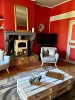 a living room with red walls and a fireplace at L&#39;Estanquet Bed and Breakfast pdj offert in Gastes