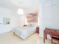 A bed or beds in a room at Cubo's Beach & Golf Marbella