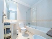 A bathroom at Cubo's Beach & Golf Marbella