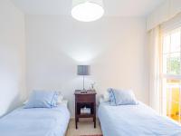 A bed or beds in a room at Cubo's Beach & Golf Marbella