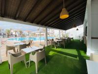 Bazén v ubytování Apartamentos Hesperia Bristol Playa nebo v jeho okolí