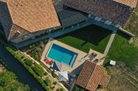 an overhead view of a house with a swimming pool at Mas des Coteaux - vue panoramique - piscine - babyfoot - pingpong - pétanque &amp; espace enfants à 1h de MONTAUBAN in Gramont