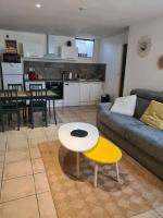 Kuchyňa alebo kuchynka v ubytovaní appartement climatisé + terrasse
