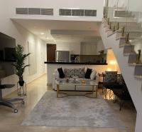 Luxury Apartment by the Sea with Amazing Amenities at Pearl Qatarにあるシーティングエリア