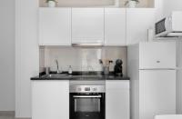 Kuchyňa alebo kuchynka v ubytovaní HOMEABOUT Juan de Austria Apartments