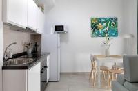 Kuchyňa alebo kuchynka v ubytovaní HOMEABOUT Juan de Austria Apartments