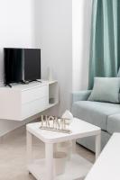 Televízia a/alebo spoločenská miestnosť v ubytovaní HOMEABOUT Juan de Austria Apartments