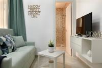 Televízia a/alebo spoločenská miestnosť v ubytovaní HOMEABOUT Juan de Austria Apartments