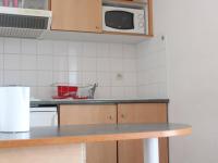 a kitchen with a counter top and a microwave at Appartement La Rochelle, 2 pièces, 4 personnes - FR-1-246-273 in La Rochelle