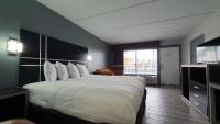 Ein Bett oder Betten in einem Zimmer der Unterkunft South Padre Island Lodge