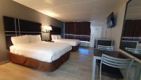 Ein Bett oder Betten in einem Zimmer der Unterkunft South Padre Island Lodge