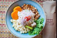 Jídlo v hotelu nebo okolí