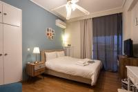Posteľ alebo postele v izbe v ubytovaní Glyfada golf fourth floor apartment