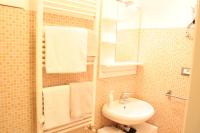 A bathroom at Appartamento Maggiore