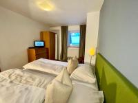 Łóżko lub łóżka w pokoju w obiekcie Chalet Augustine Hinterglemm Zentrum