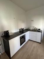 Kuchnia lub aneks kuchenny w obiekcie Brand new Tiny House w garden
