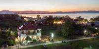 una vista aérea de una casa por la noche en Philoxenia Hotel, en Skala Prinou
