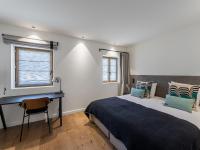Łóżko lub łóżka w pokoju w obiekcie Appartement Courchevel - 3 chambres, 6 personnes, cheminée, parking, Wi-Fi - FR-1-564-91