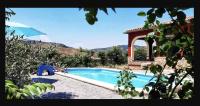 The swimming pool at or close to Valley Views Full House Stargazing in Valencia
